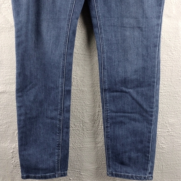 Roz & Ali Blue Medium Wash Five Pocket Zipper Front Mid Rise Straight Leg Jean - Picture 3 of 11